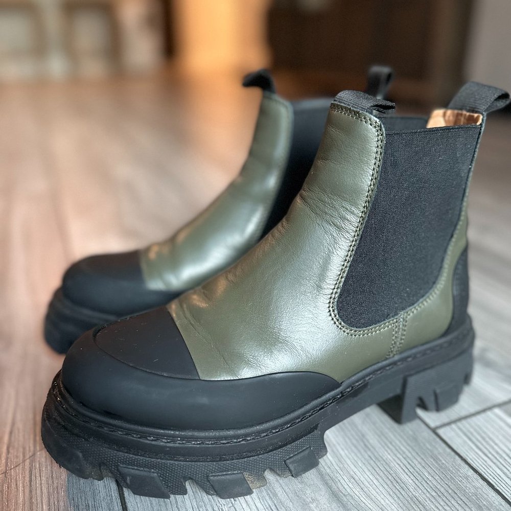 GANNI LOW CHELSEA BOOTS